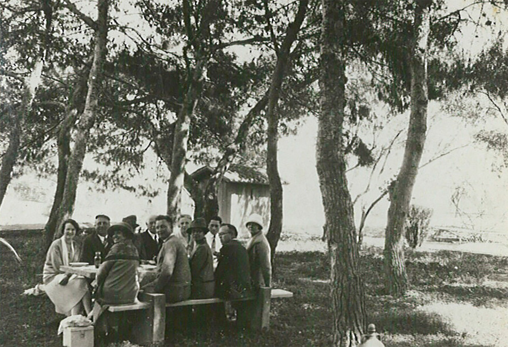 NER staff picnic with the Midgleys, Syra, 1927